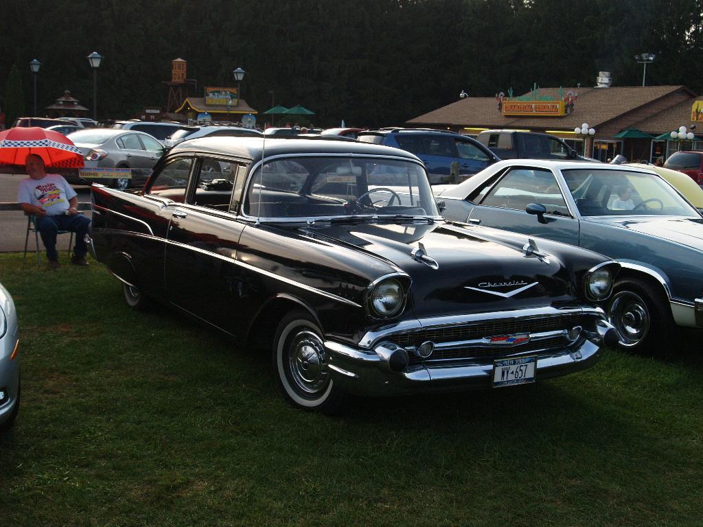 2012 Charcoal Corral Weekly Cruise Night: Image 12