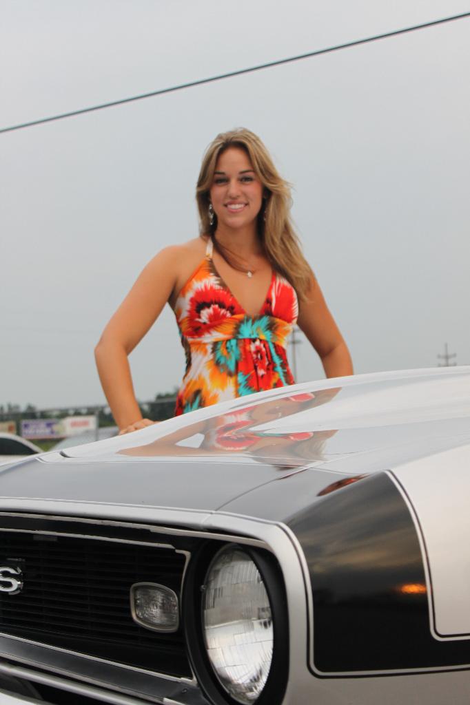 2010 Girls of Shredd & Ragan Cruise Night - Amanda: Image 2