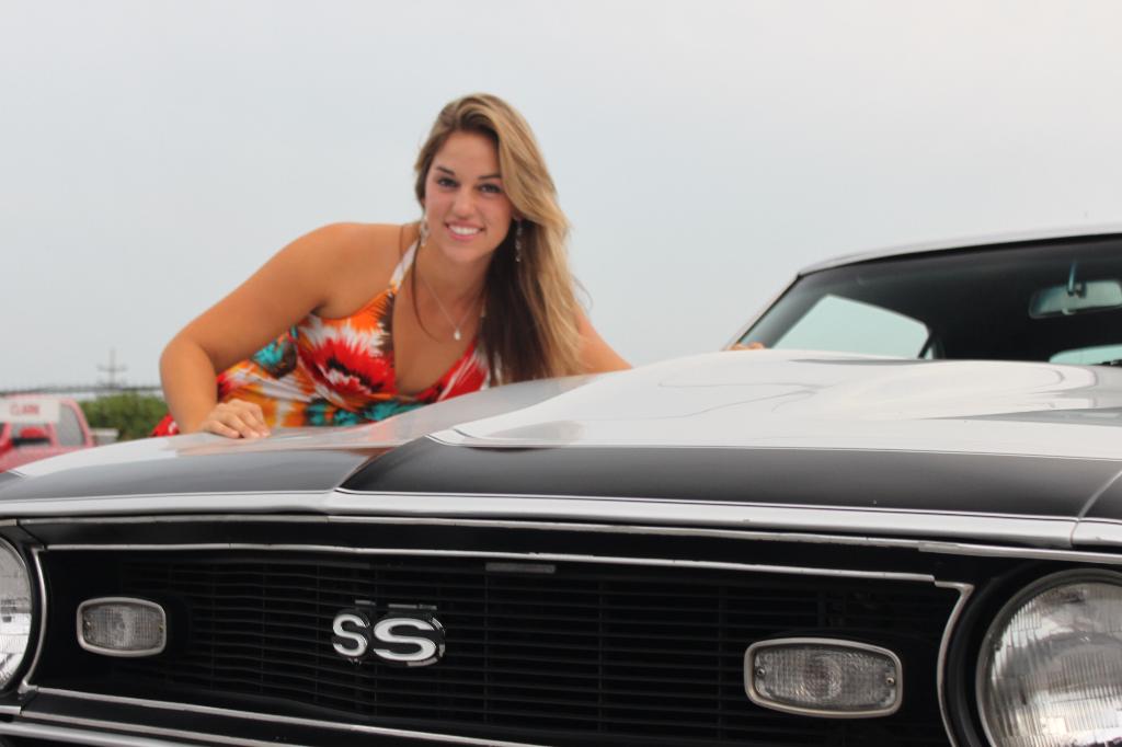 2010 Girls of Shredd & Ragan Cruise Night - Amanda: Image 7